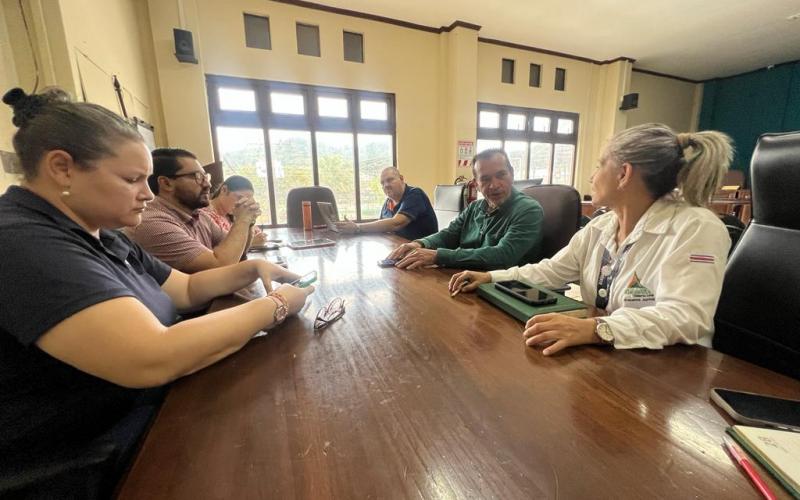 Reunión en municipalidad de Alajuelita 
